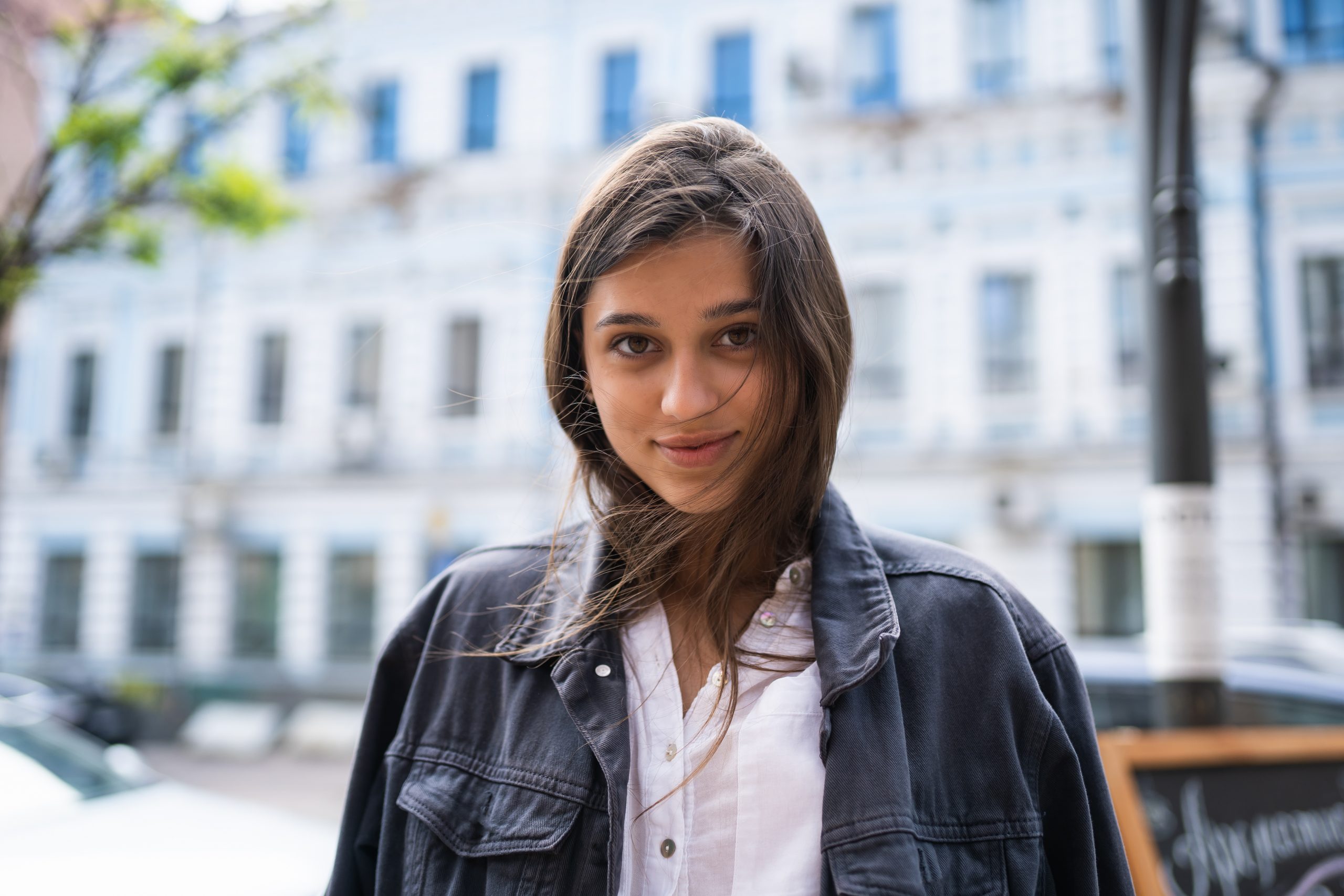 Defne, 23
